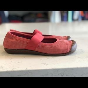 Keen Sienna Mary Janes - Salmon Pink Canvas